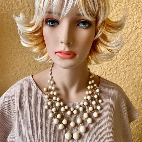 Cream bead Bib style necklace - Picture 2 of 5